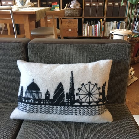 Sally Nencini　London Skyline cushion