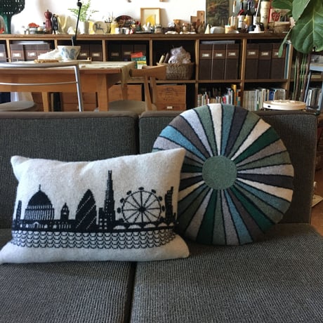Sally Nencini　London Skyline cushion