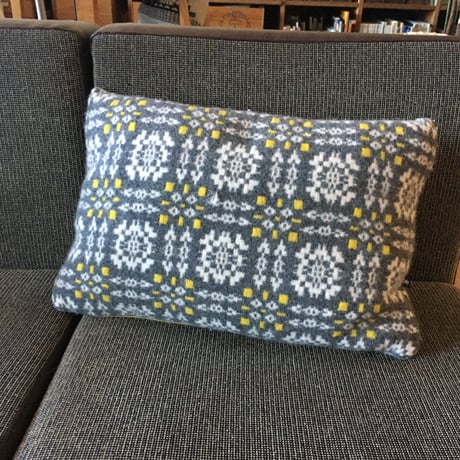 Sally Nencini　Welsh Check Cushion