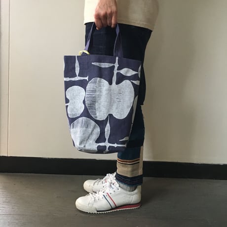 BeBe　りんご　定番TOTE　ロイヤルブルー