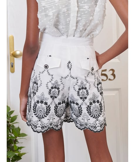 sister jane / DREAM Ernest Embroidered Scallop Shorts