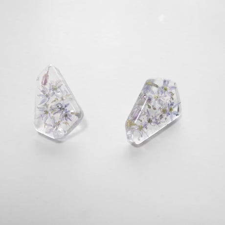 たゆたうアシンメトリーピアス