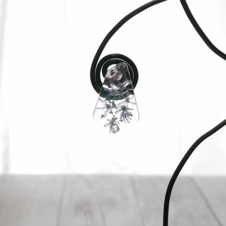 たゆたうアシンメトリーピアス