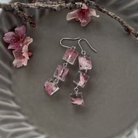 【残り1点！送料無料！】春の瞬き2023ver.-桜花びらピアス/イヤリング-
