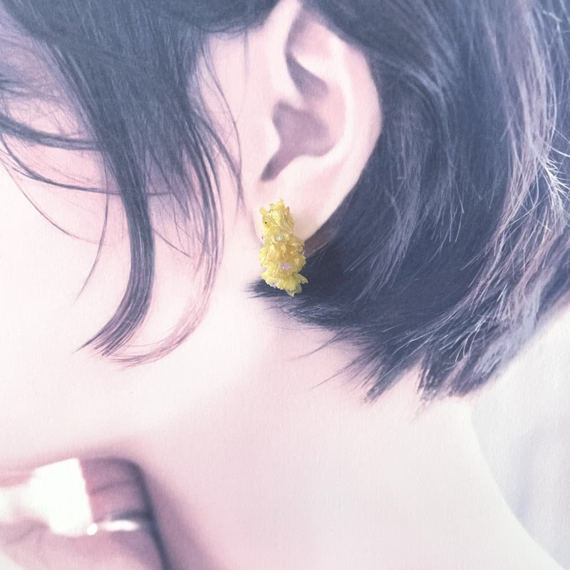 ミントさま専用　フックピアス〈華・胡粉グラデ&Stone〉 フックピアス〈華・胡粉グラデ&Stone〉 ピアス（その他） Labo