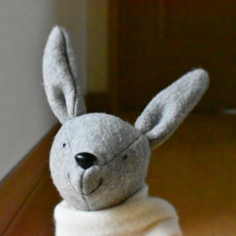 グレーのウサギぬいぐるみ Amazon.co.jp: シミュレーション灰色うさぎぬいぐるみ外国貿易