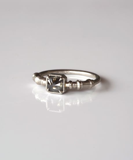 One of kind / Natural Diamond Ring ＜Pt＞ - R677PT