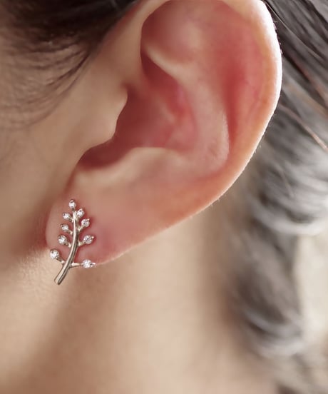 Plants diamond stud pierces ＜K18WG＞
