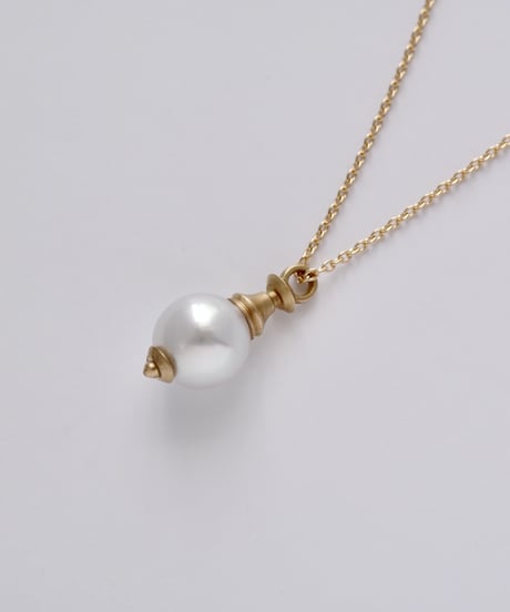 One of a kind / Spindle series longchain pendant in Akoya pearl - White ＜K18YG＞