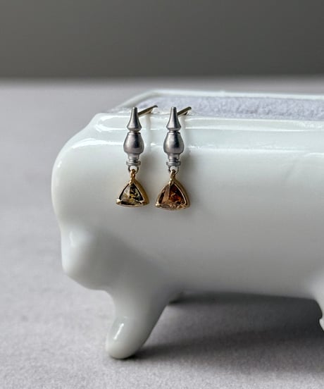 One of a kind / Natural DIAMOND earrings ＜K18YG＞ - ESDPTYG/TRI