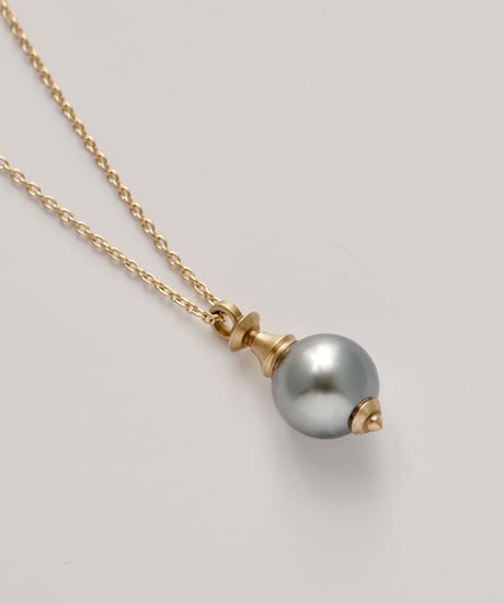 One of a kind / Spindle series longchain pendant in South sea pearl - Bluegray ＜K18YG＞