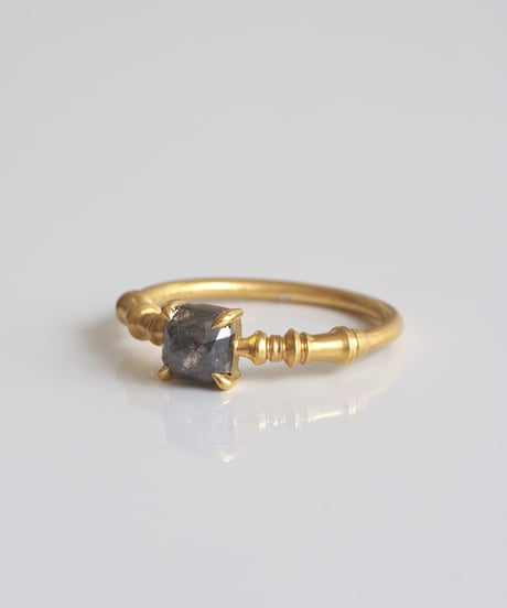 One of kind / Natural Diamond Ring ＜K18YG＞ - R1053YG