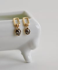 One of a kind / Bit diamond stud pierces - Black ＜K18YG＞-SP517CYG