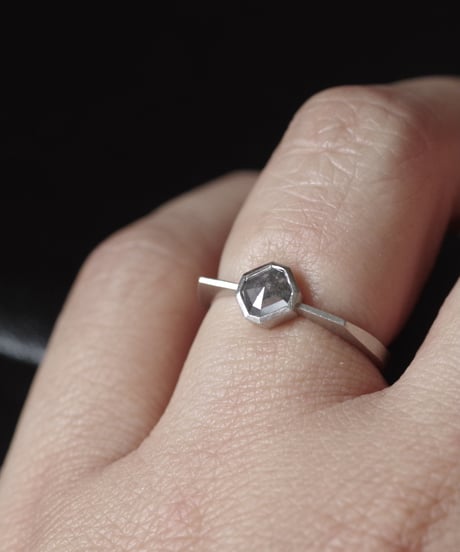 One of kind / Diamond Ring ＜Pt900＞ -R556CPT