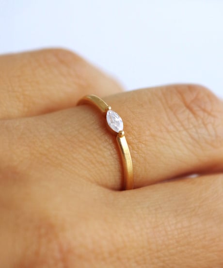 One of kind /  FANCY White Diamond ring【CGL】＜K18YG＞ - R135YG/FW