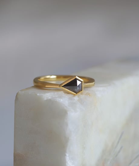 CATEGORY Black | KANOE