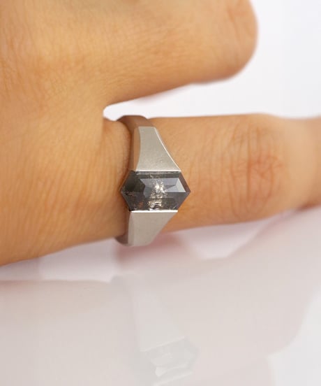 One of kind / Black Diamond ring ＜Pt＞ - R3152PT