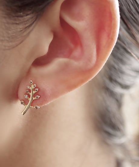 Plants diamond stud pierces ＜K18YG＞