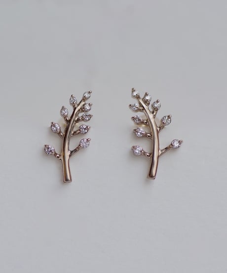 Plants diamond stud pierces ＜K18WG＞
