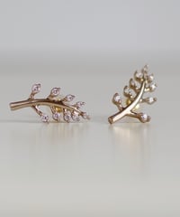 Plants diamond stud pierces ＜K18WG＞