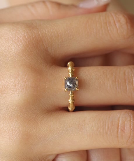 One of kind / Natural Diamond Ring ＜K18YG＞ - R1053YG