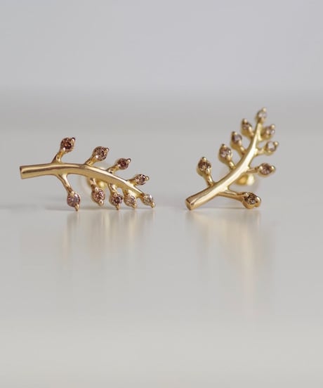Plants diamond stud pierces ＜K18YG＞