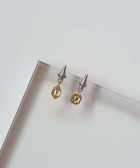 One of a kind / Natural DIAMOND earrings ＜Pt/K18YG＞ - SD-E403PTYG