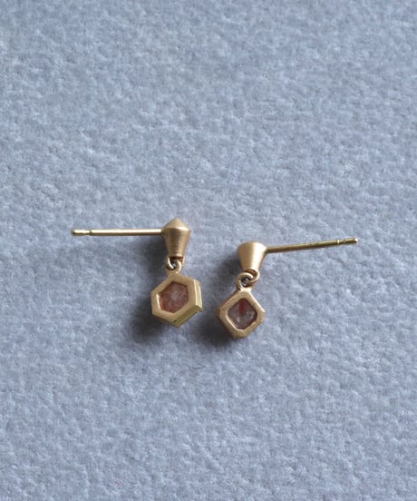One of a kind / Diamond Asymmetry  stud pierces - Pink ＜K18YG＞