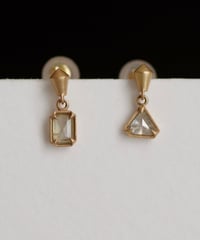 One of a kind / Diamond Asymmetry  stud pierces - White ＜K18YG＞