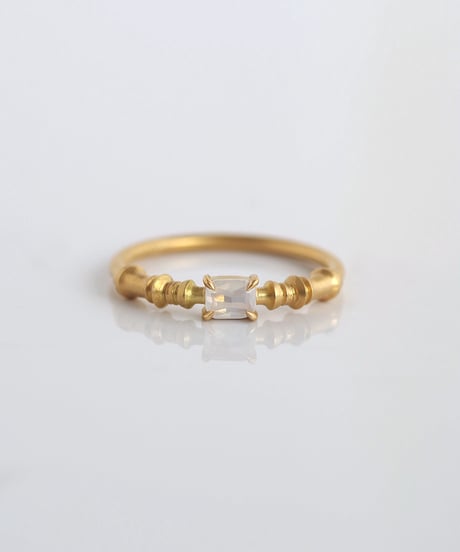 One of kind /  FANCY White Diamond ring 【GIA】＜K18YG＞ - R270YG/FW
