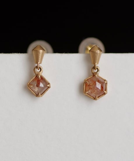 One of a kind / Diamond Asymmetry  stud pierces - Pink ＜K18YG＞