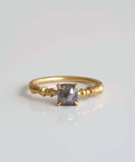 One of kind / Natural Diamond Ring ＜K18YG＞ - R1053YG