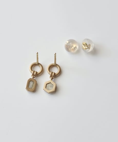 One of a kind / Diamond Asymmetry  stud pierces - White ＜K18YG＞