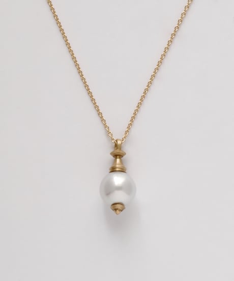 One of a kind / Spindle series longchain pendant in Akoya pearl - White ＜K18YG＞
