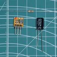 昇圧型5V（or3.3V）安定化電源＋コンデンサ470μF＋抵抗10Ω