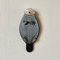 UMESHISO工房 ラッコの壁掛け