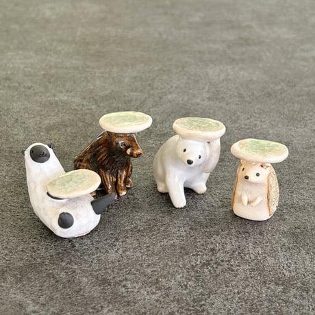 UMESHISO工房 お皿を持った動物たちのオブジェ（小）