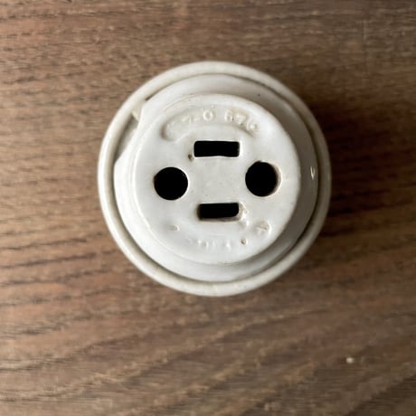 陶器製のコンセント