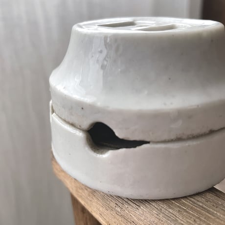 陶器製のコンセント(大)