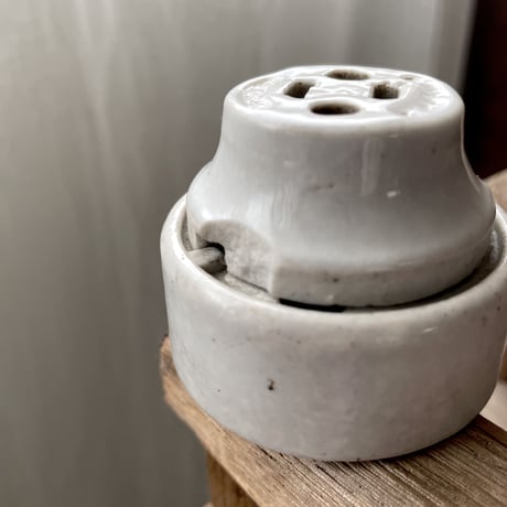 陶器製のコンセント