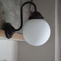 艶消しガラスのブラケット照明