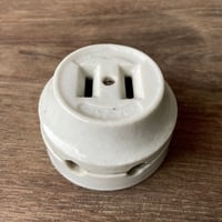 陶器製のコンセント(大)