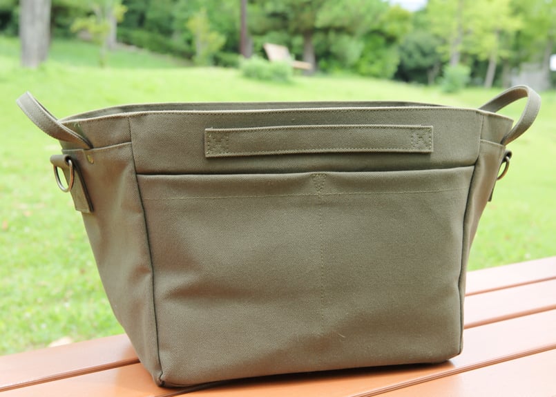 希少品　極美品　BRIEFING　FARVER　メッセンジャーバッグ　カーキ 大容量 メッセンジャーバッグ ショルダー ニュースペーパー