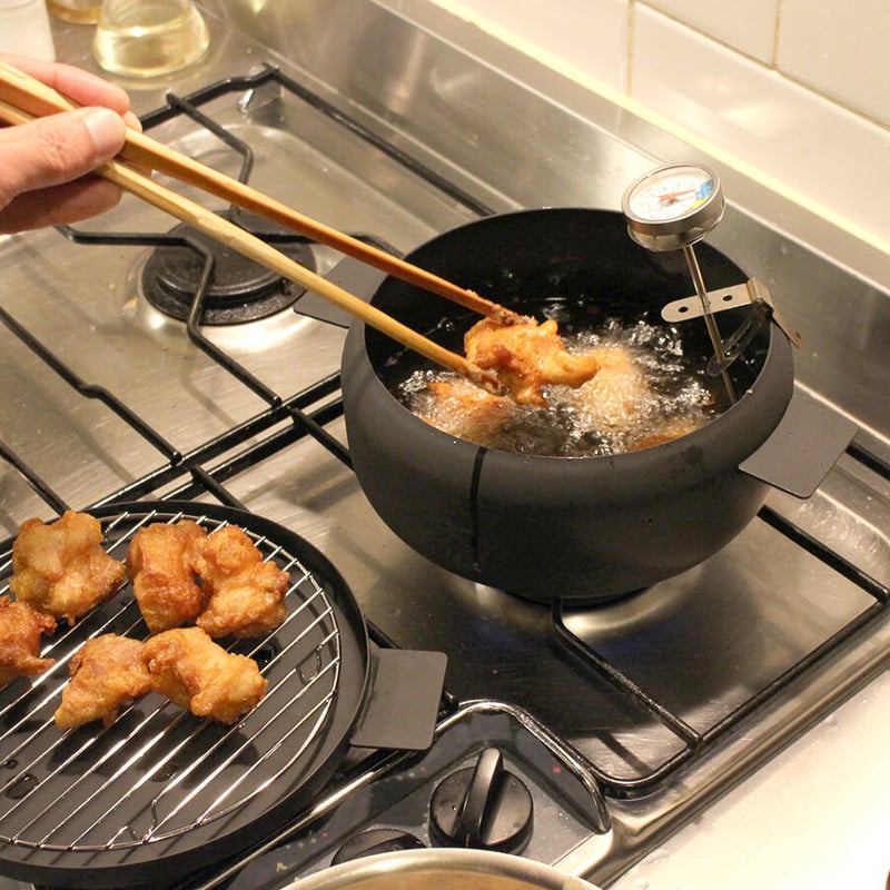 ツレヅレハナコ×オレンジページ「ふたつき鉄製揚げ鍋 18cm」