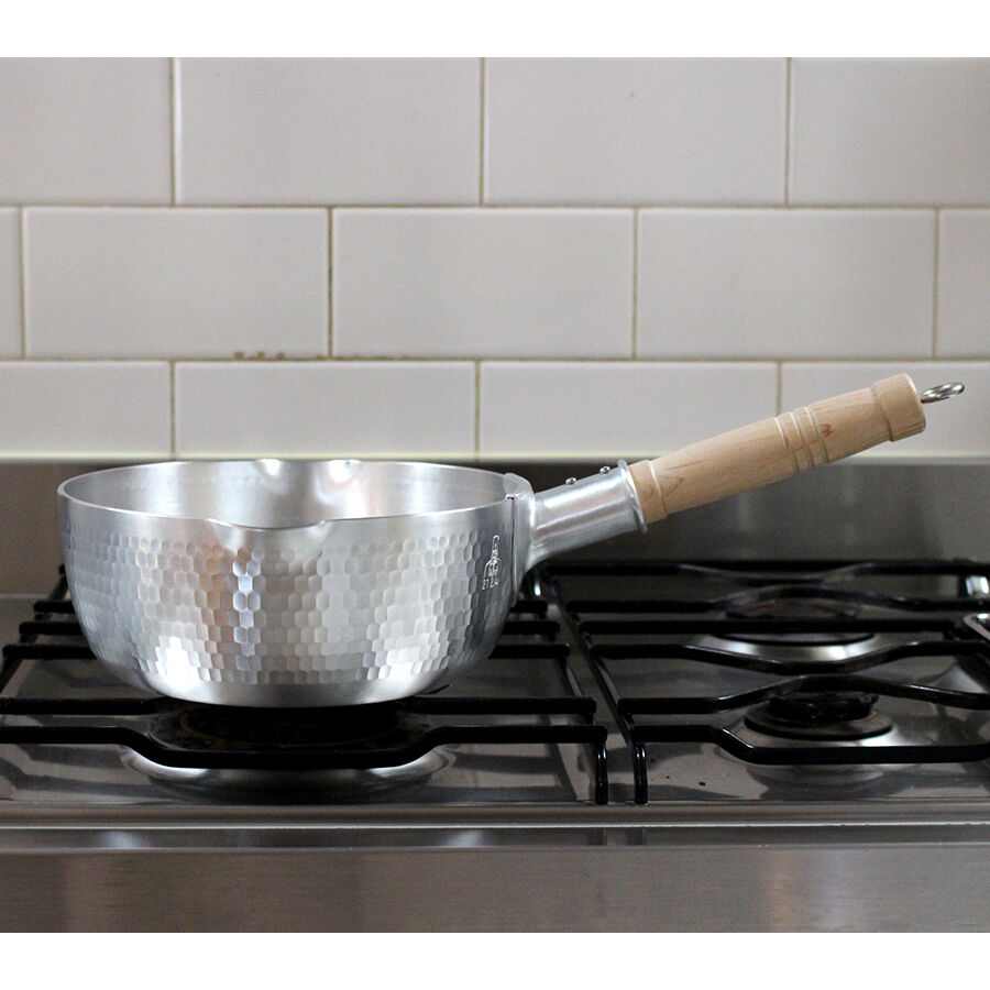 打ち出し厚板雪平鍋 21cm目盛付き | だいどこ道具ツチキリ