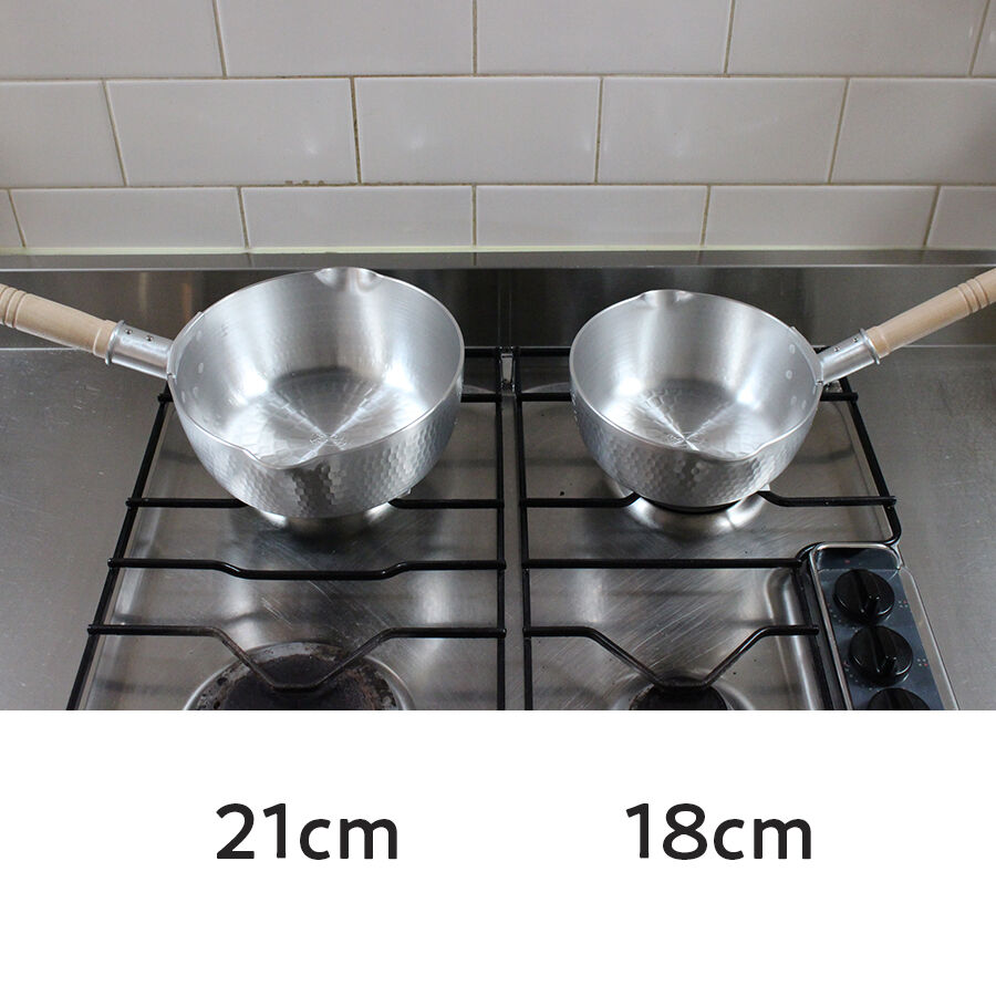 打ち出し厚板雪平鍋 21cm目盛付き | だいどこ道具ツチキリ