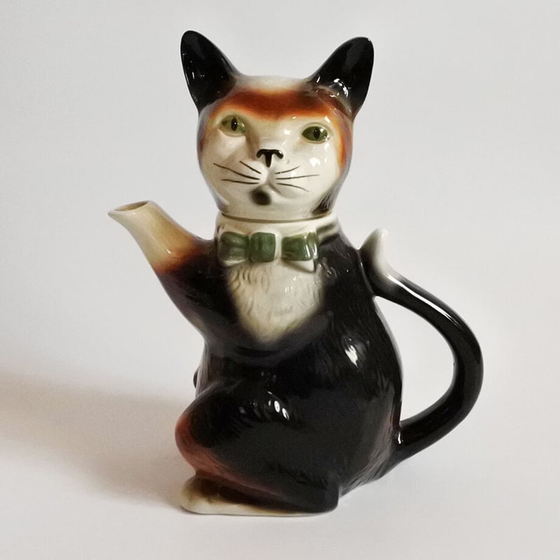 猫とカエルの陶磁器ボックス 猫とカエルの陶磁器ボックス