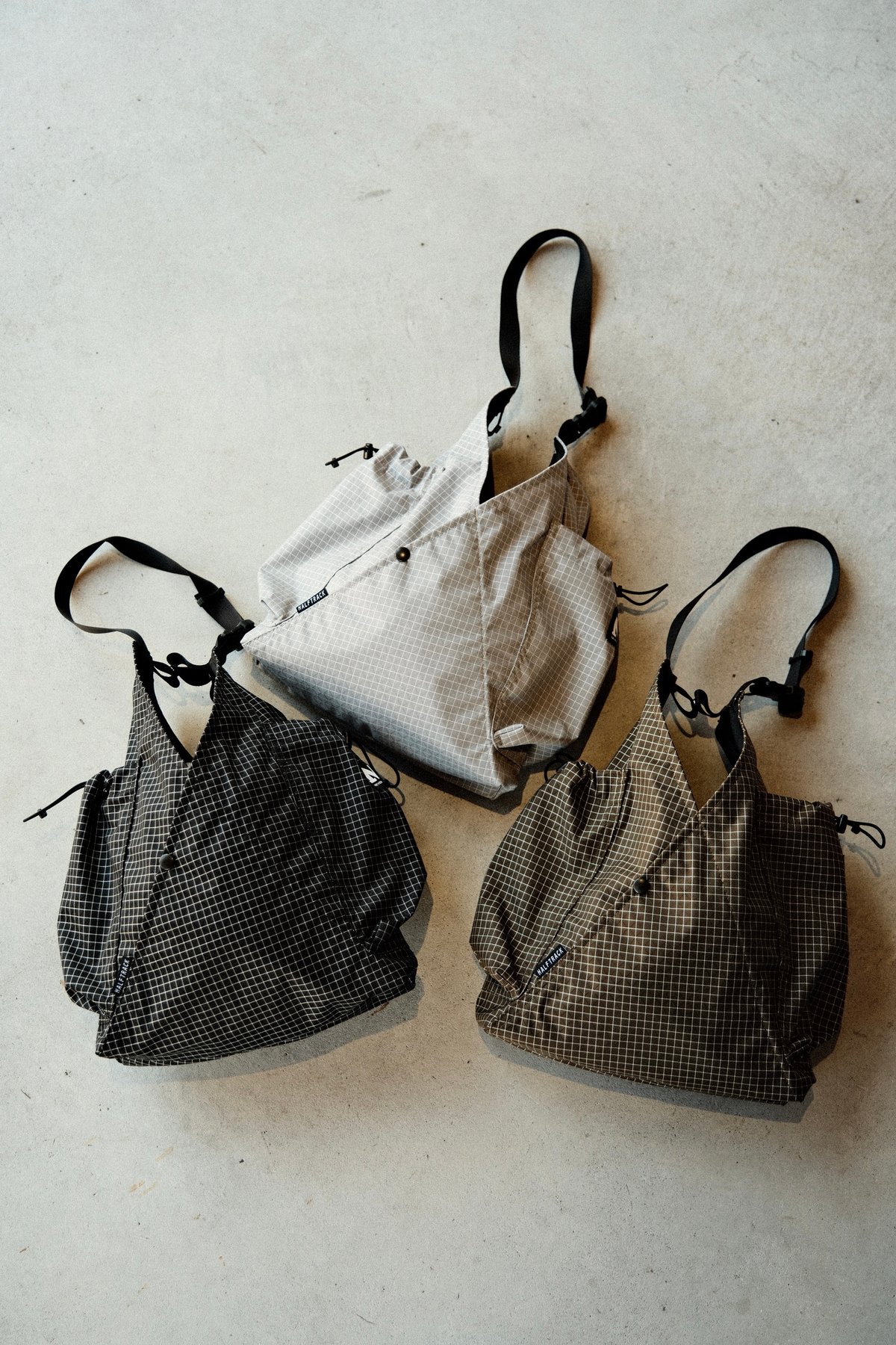 ほぼ未使用 never wasted NW+U2 BIG GRID black NEVER WASTED >NW+U2 GRID small | UNWASTED | ア
