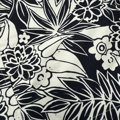 <ranor | ラナー>  LEAF PATTERN MIDDLE SHORTS