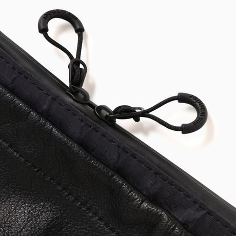 <and wander×handson grip> leather pocket sacoche